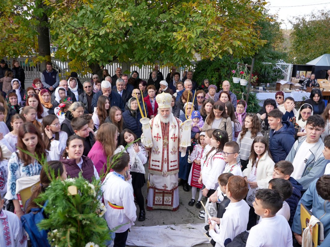 Sfințirea bisericii din localitatea Smârdan sub ocrotirea Sfântului Constantin Sârbu 378930