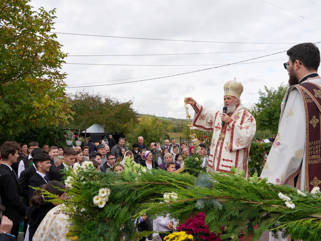 Sfințirea bisericii din localitatea Smârdan sub ocrotirea Sfântului Constantin Sârbu 378931
