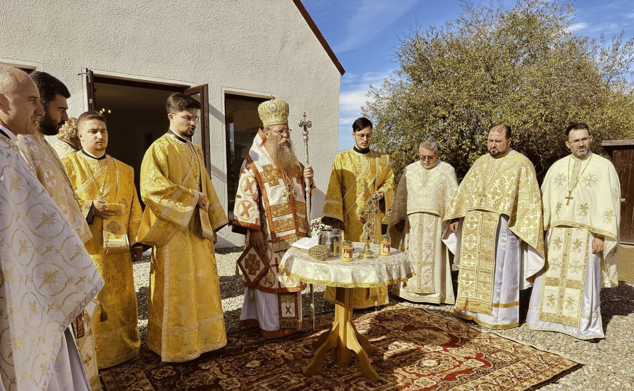 Sfințirea capelei mortuare în Parohia Mărcuș, judeţul Covasna 378889