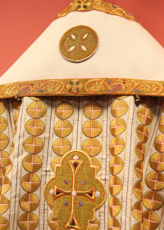 Dicționar teologic: sacos, omofor 378989