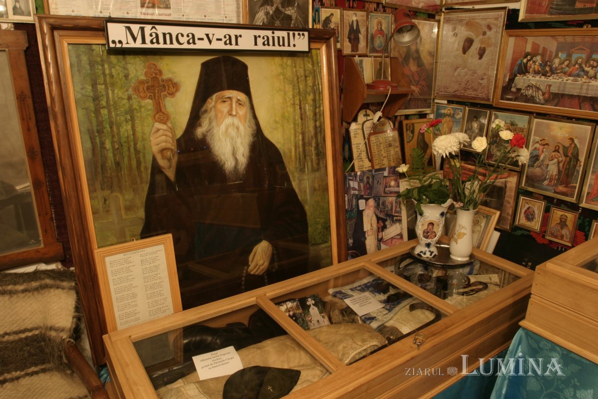 Părintele Cleopa vindecă şi azi mii de suferinţe 176598