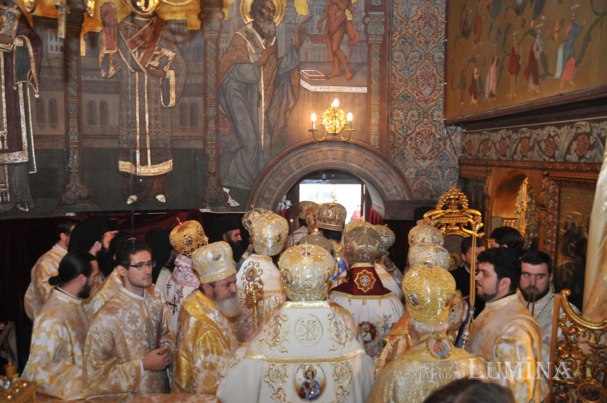 Catedrala patriarhală - „casă a prezenţei şi lucrării Preasfintei Treimi” 331728