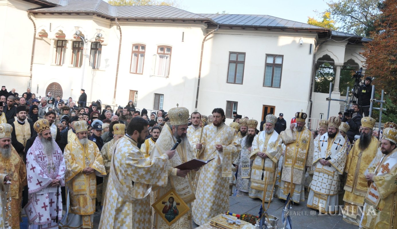 Catedrala patriarhală - „casă a prezenţei şi lucrării Preasfintei Treimi” 331733