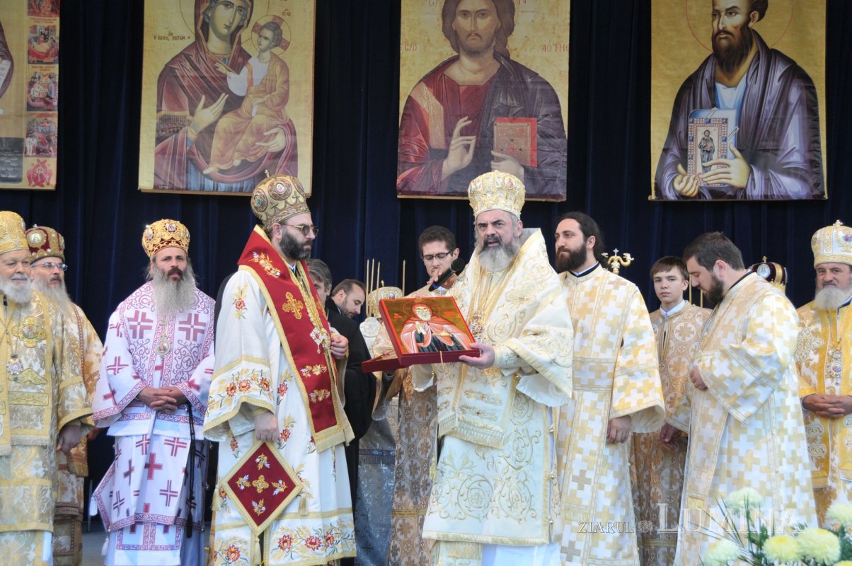 Catedrala patriarhală - „casă a prezenţei şi lucrării Preasfintei Treimi” 331739
