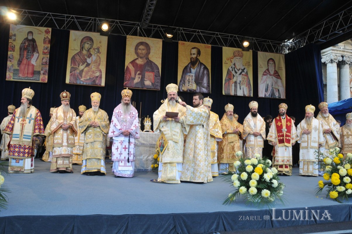 Catedrala patriarhală - „casă a prezenţei şi lucrării Preasfintei Treimi” 331750