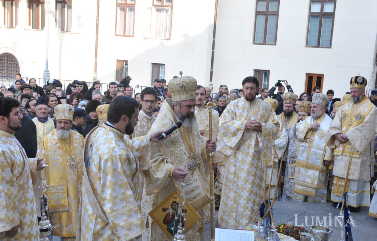 Catedrala patriarhală - „casă a prezenţei şi lucrării Preasfintei Treimi” 331754