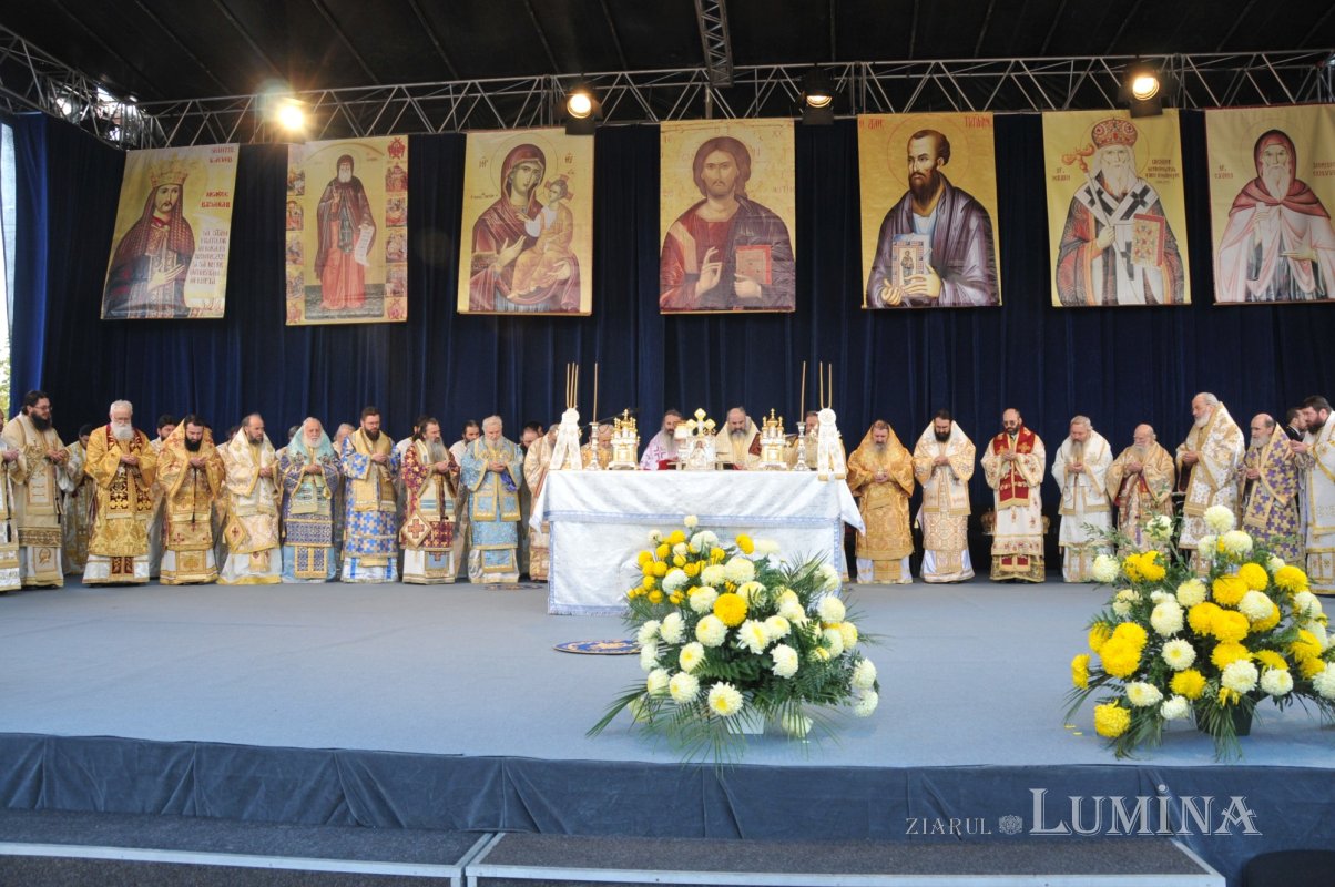 Catedrala patriarhală - „casă a prezenţei şi lucrării Preasfintei Treimi” 331755