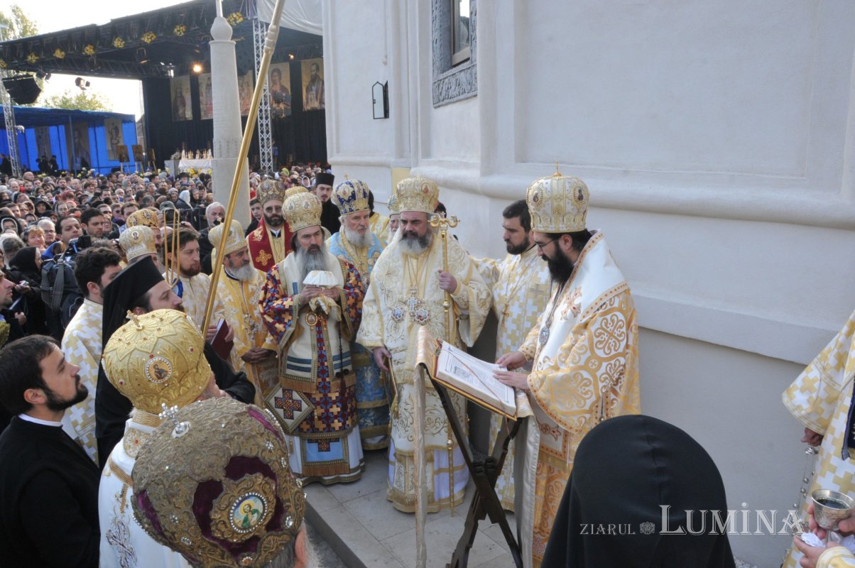 Catedrala patriarhală - „casă a prezenţei şi lucrării Preasfintei Treimi” 331759