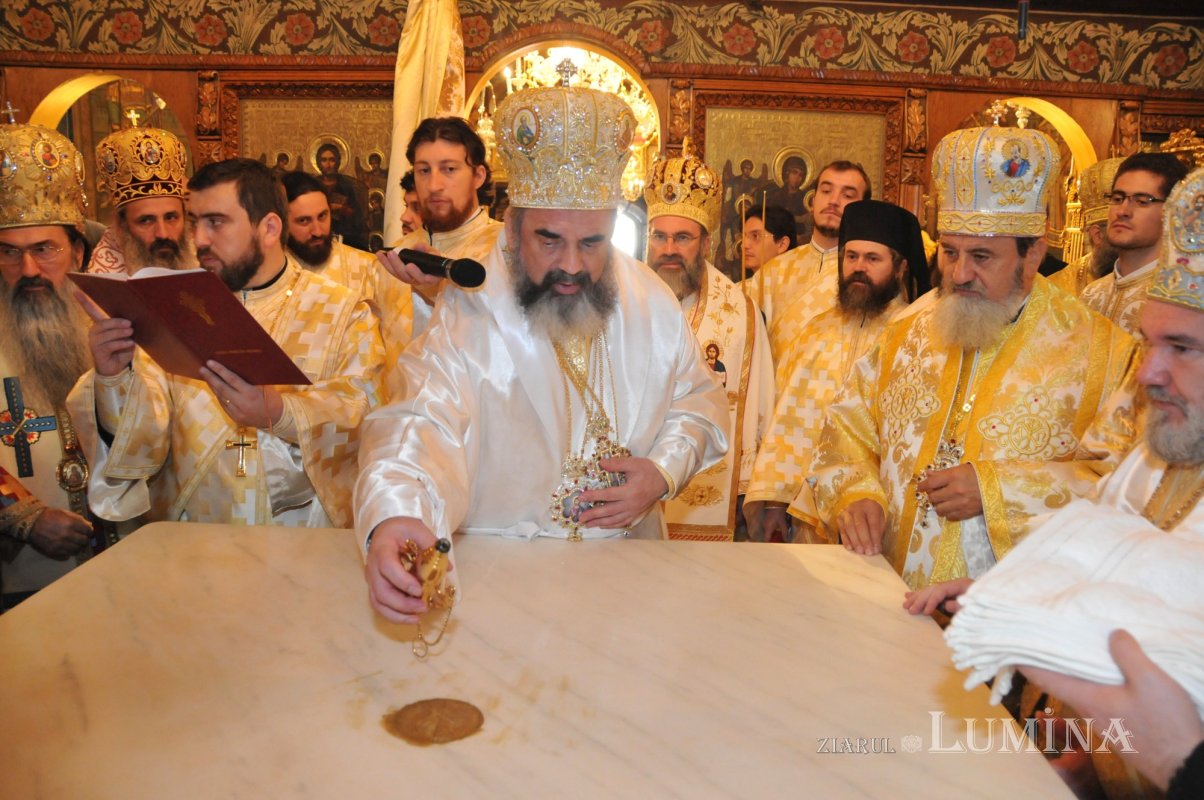 Catedrala patriarhală - „casă a prezenţei şi lucrării Preasfintei Treimi” 331760