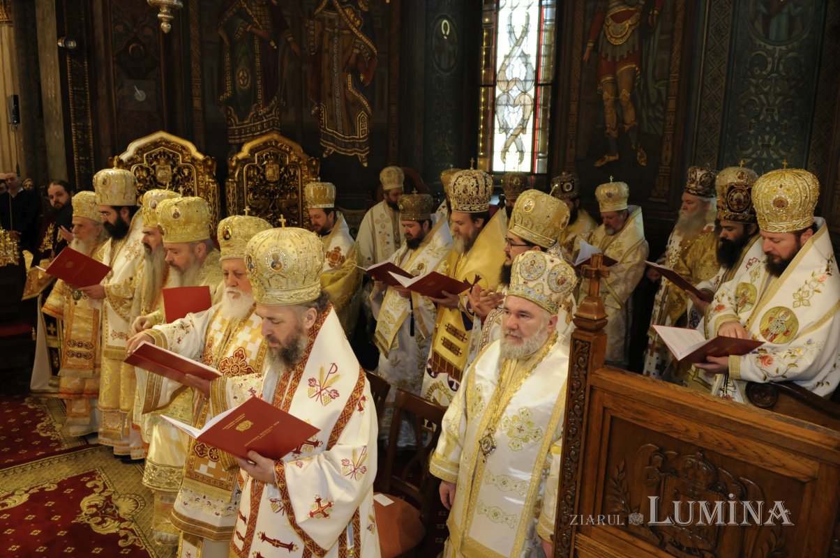 Săvârşitu-s-a sfinţirea Marelui Mir pentru a 21-a oară 328393