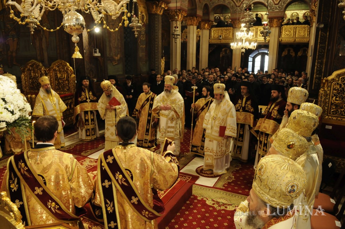 Săvârşitu-s-a sfinţirea Marelui Mir pentru a 21-a oară 328394