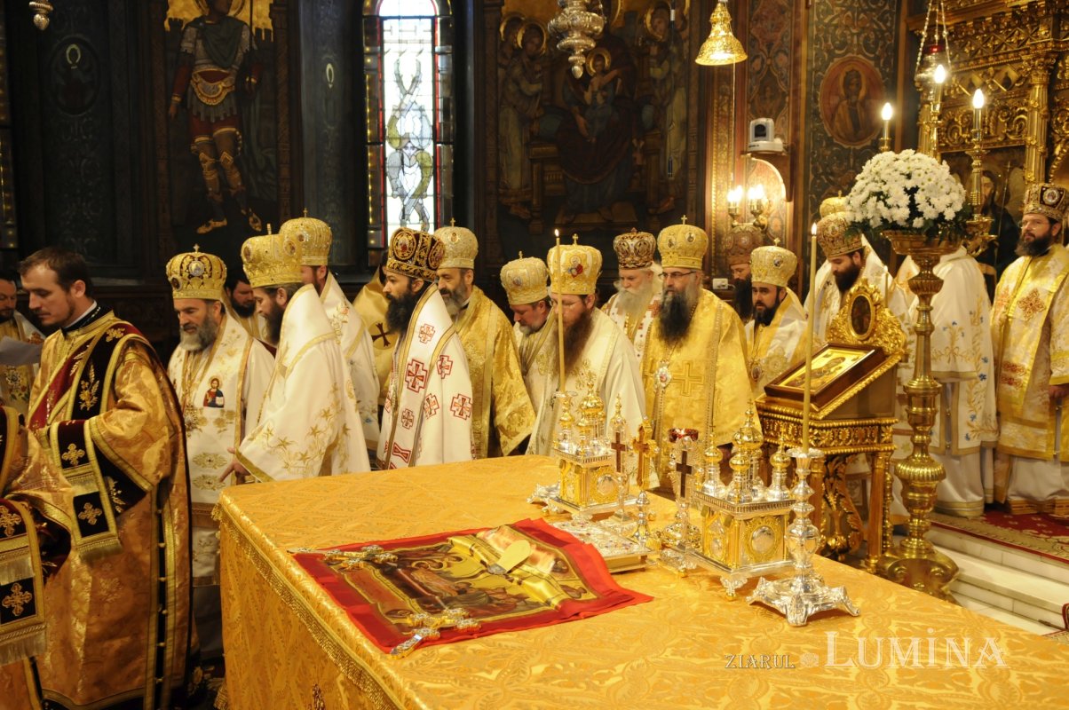Săvârşitu-s-a sfinţirea Marelui Mir pentru a 21-a oară 328397