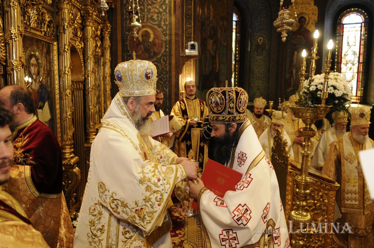 Săvârşitu-s-a sfinţirea Marelui Mir pentru a 21-a oară 328401