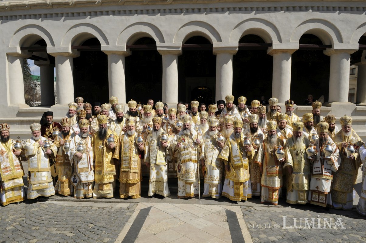 Săvârşitu-s-a sfinţirea Marelui Mir pentru a 21-a oară 328406