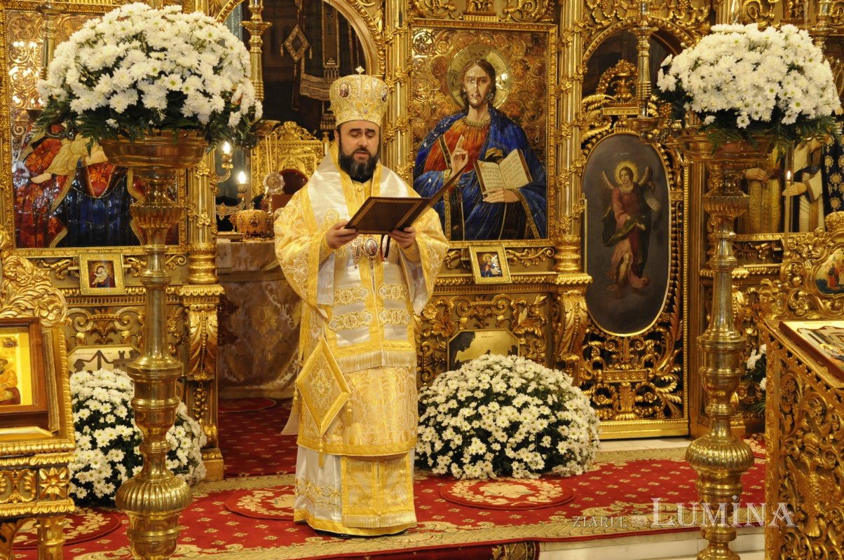 Săvârşitu-s-a sfinţirea Marelui Mir pentru a 21-a oară 328407