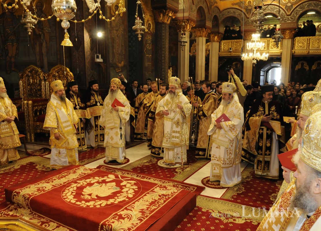 Săvârşitu-s-a sfinţirea Marelui Mir pentru a 21-a oară 328410