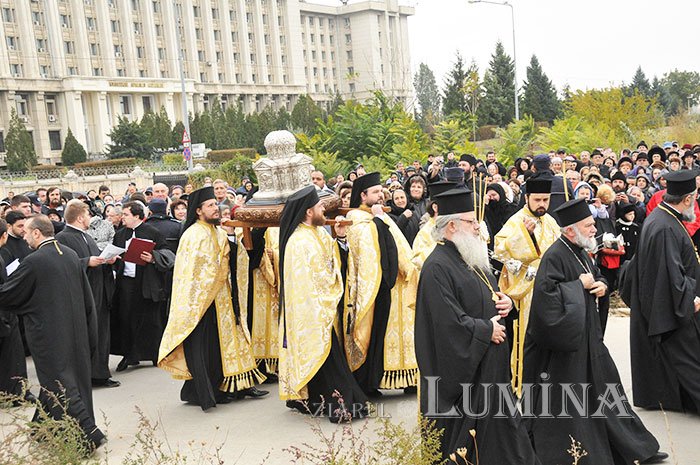 Calea Sfinţilor a umplut de lumină străzile Capitalei 109478