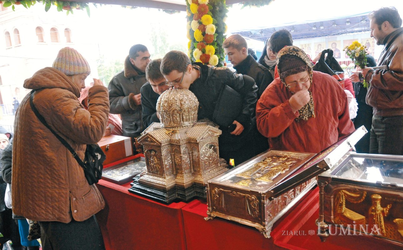 Calea Sfinţilor a umplut de lumină străzile Capitalei 348727
