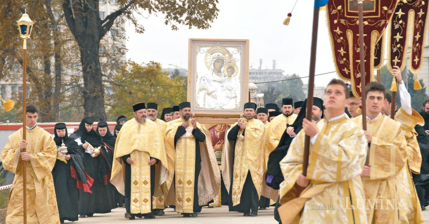 Calea Sfinţilor a umplut de lumină străzile Capitalei 348731