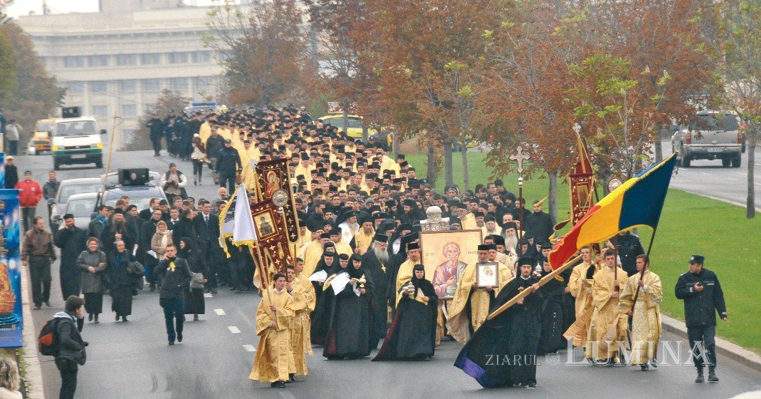 Calea Sfinţilor a umplut de lumină străzile Capitalei 348732