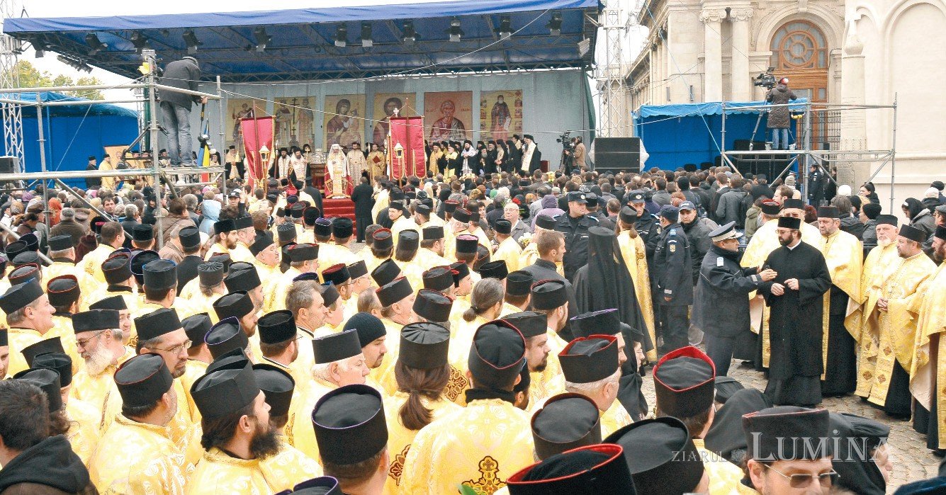 Calea Sfinţilor a umplut de lumină străzile Capitalei 348733