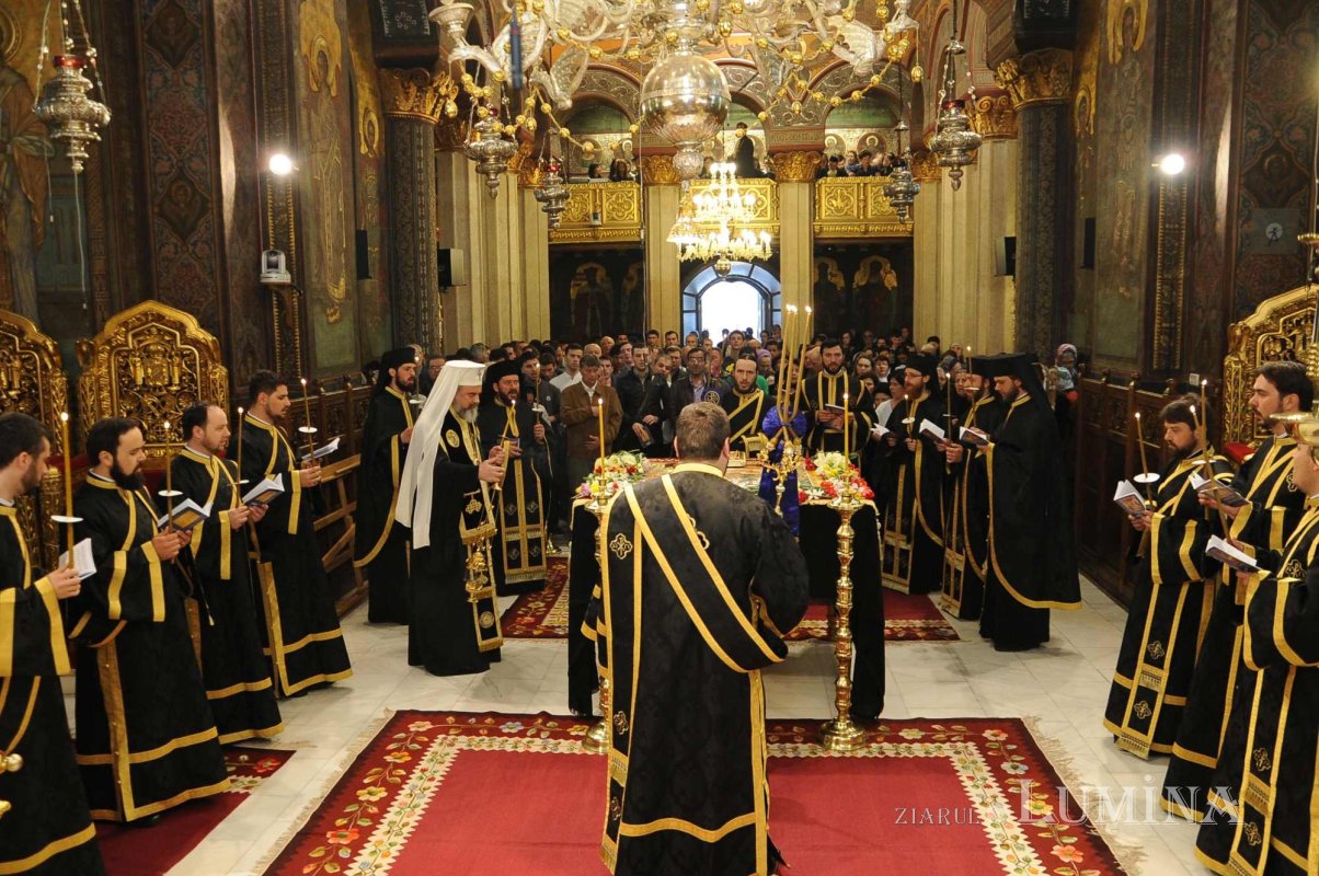 Scuipări, bătăi, cruce şi moarte pentru mântuirea lumii 305682