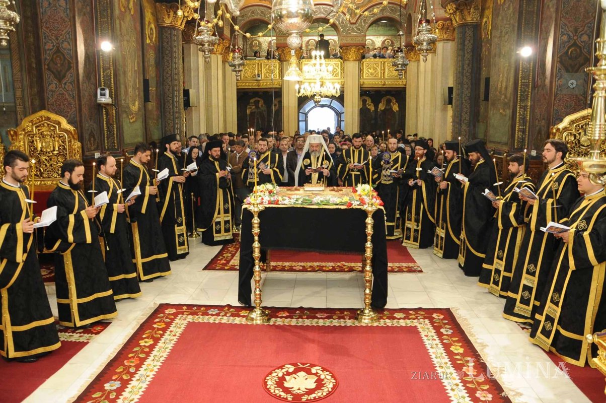 Scuipări, bătăi, cruce şi moarte pentru mântuirea lumii 305684