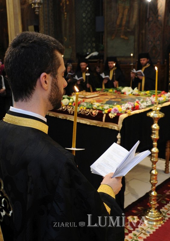 Scuipări, bătăi, cruce şi moarte pentru mântuirea lumii 305695