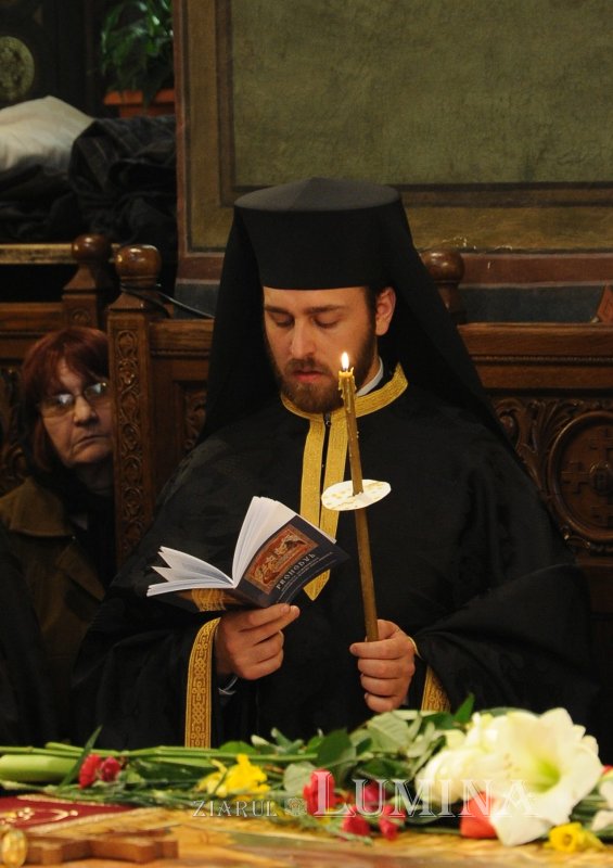 Scuipări, bătăi, cruce şi moarte pentru mântuirea lumii 305697