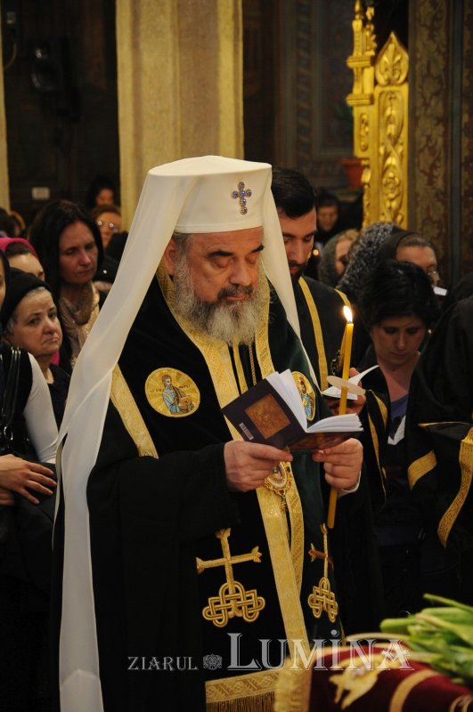 Scuipări, bătăi, cruce şi moarte pentru mântuirea lumii 305698