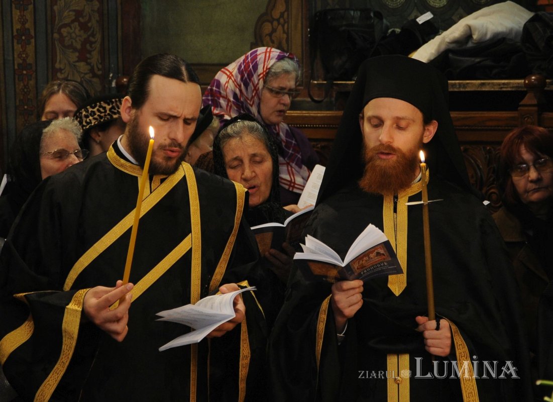 Scuipări, bătăi, cruce şi moarte pentru mântuirea lumii 305699