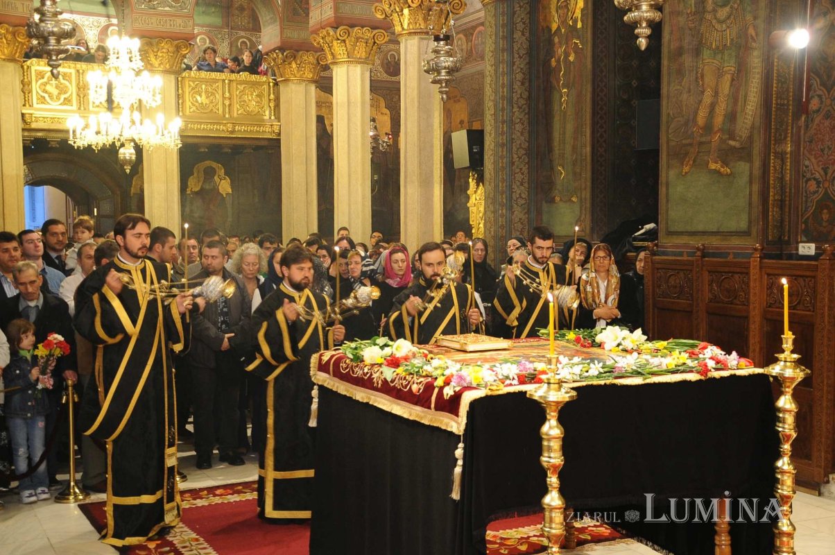 Scuipări, bătăi, cruce şi moarte pentru mântuirea lumii 305701