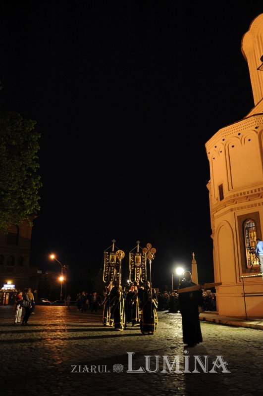 Scuipări, bătăi, cruce şi moarte pentru mântuirea lumii 305711