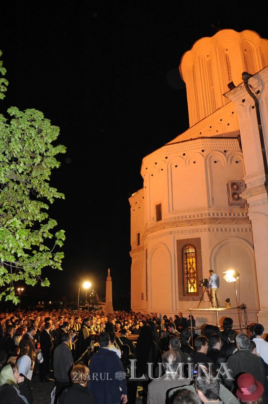 Scuipări, bătăi, cruce şi moarte pentru mântuirea lumii 305713