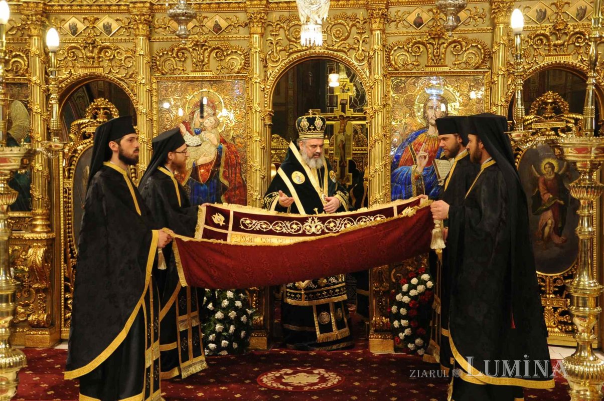 Scuipări, bătăi, cruce şi moarte pentru mântuirea lumii 305720