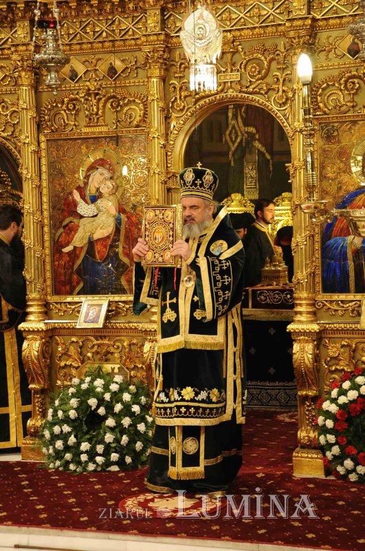 Scuipări, bătăi, cruce şi moarte pentru mântuirea lumii 305721