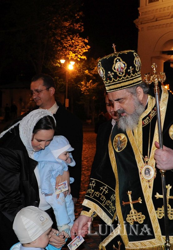 Scuipări, bătăi, cruce şi moarte pentru mântuirea lumii 305722