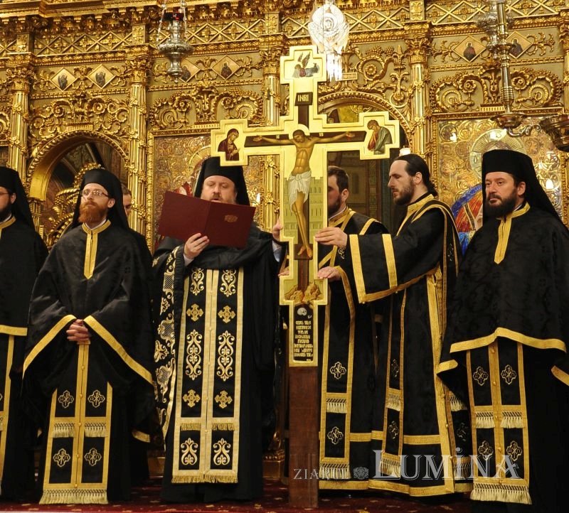 Scuipări, bătăi, cruce şi moarte pentru mântuirea lumii 305725