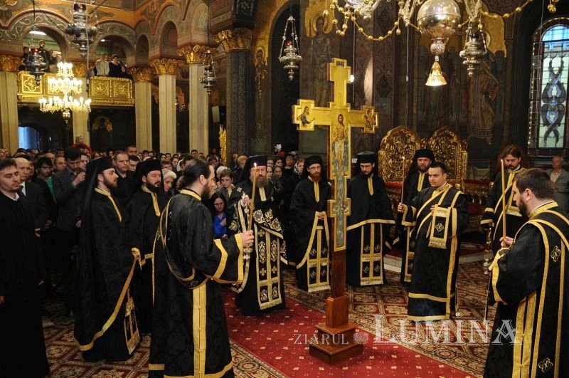 Scuipări, bătăi, cruce şi moarte pentru mântuirea lumii 305727