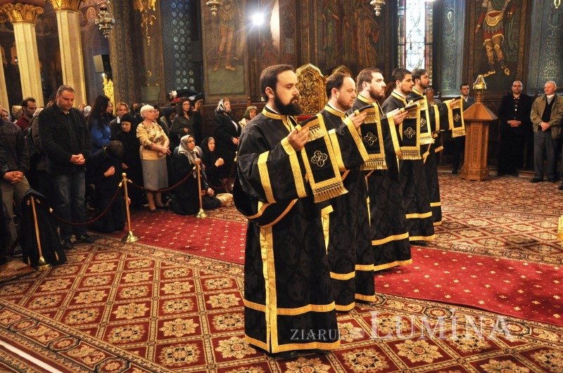 Scuipări, bătăi, cruce şi moarte pentru mântuirea lumii 305728