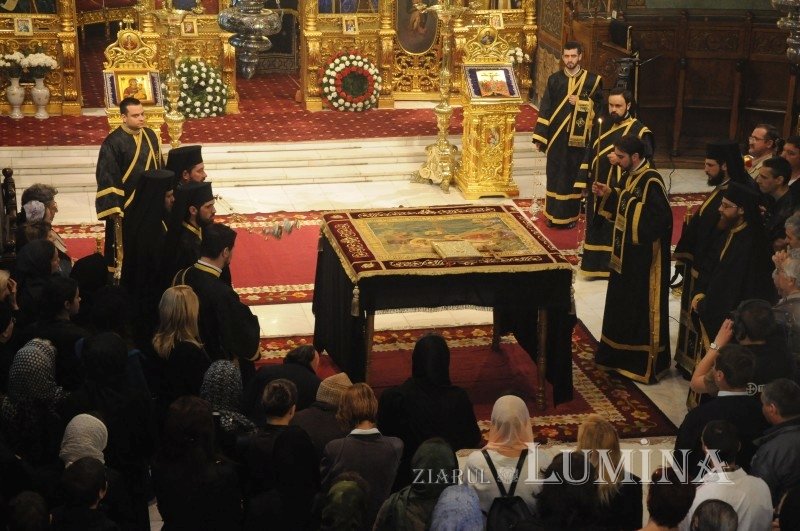 Scuipări, bătăi, cruce şi moarte pentru mântuirea lumii 305730