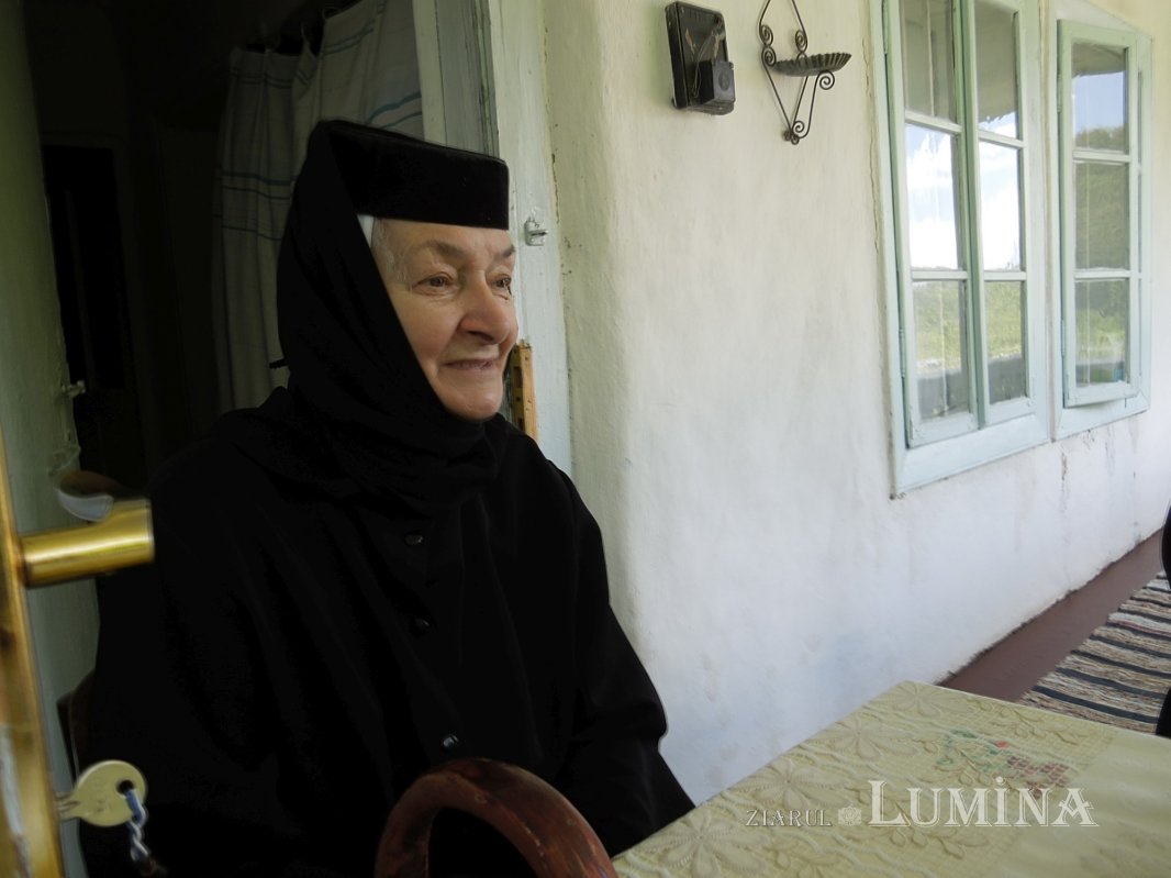 O călugăriţă curată cu inima 305793