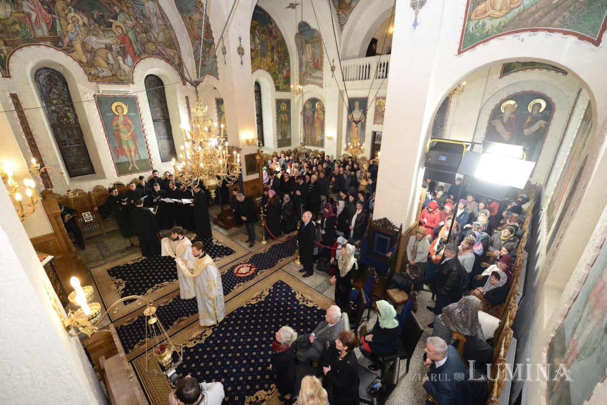 Sfinţirea unei biserici-martir din Capitală 306997