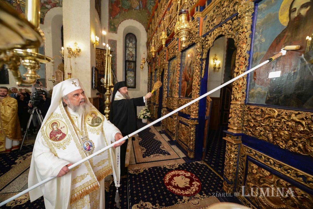 Sfinţirea unei biserici-martir din Capitală 307006