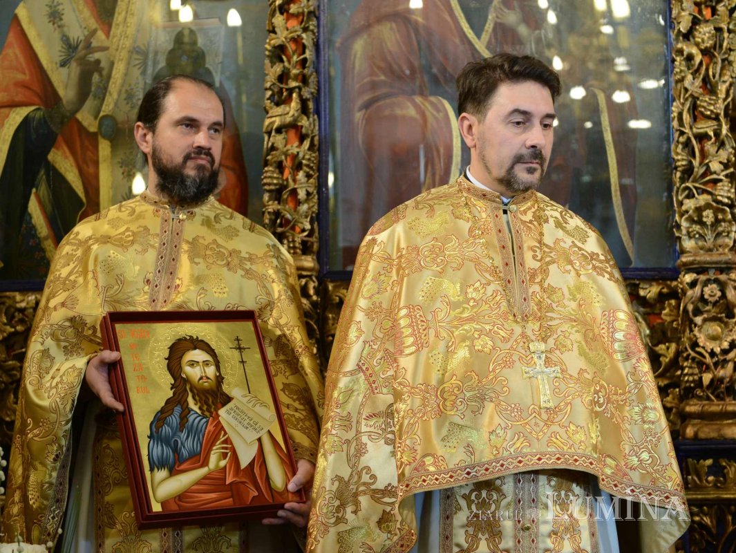 Sfinţirea unei biserici-martir din Capitală 307021