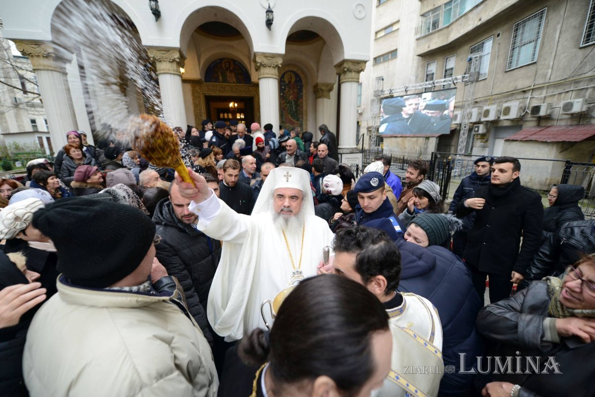 Sfinţirea unei biserici-martir din Capitală 307028