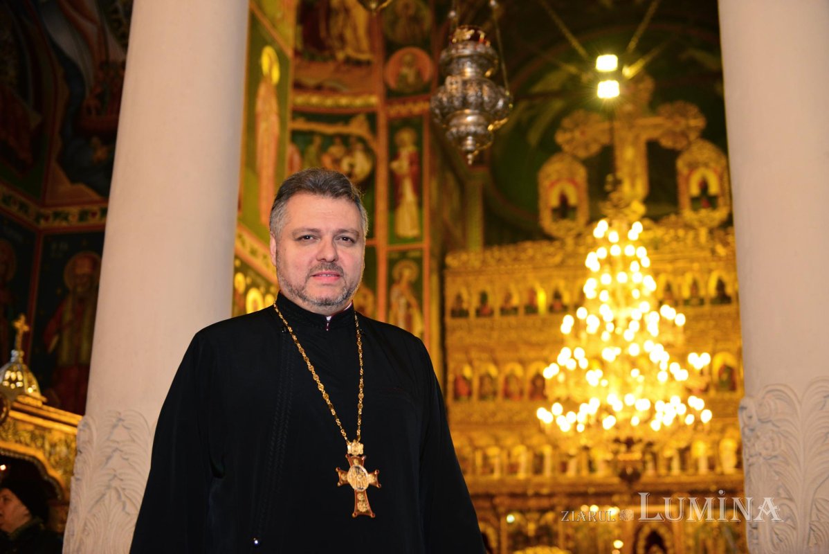 Candela Domniței Bălașa, așezată în Biserica „Sfântul Gheorghe”-Nou 66840