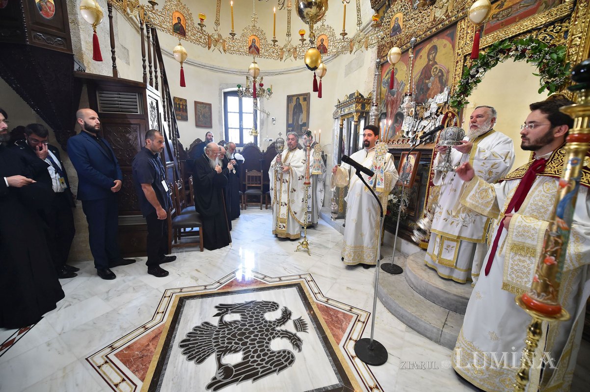 Sfânta Liturghie, săvârșită în limba română la Mănăstirea Gonia 57874