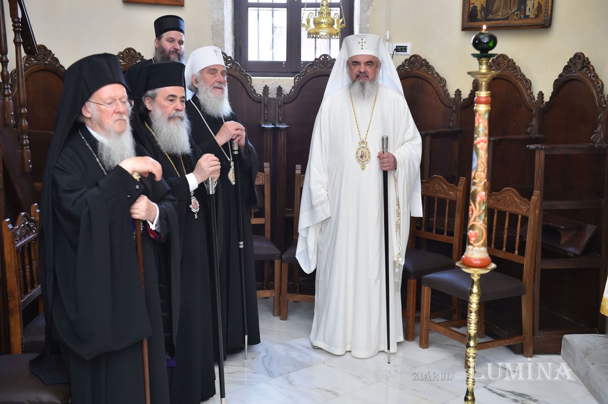 Sfânta Liturghie, săvârșită în limba română la Mănăstirea Gonia 57876
