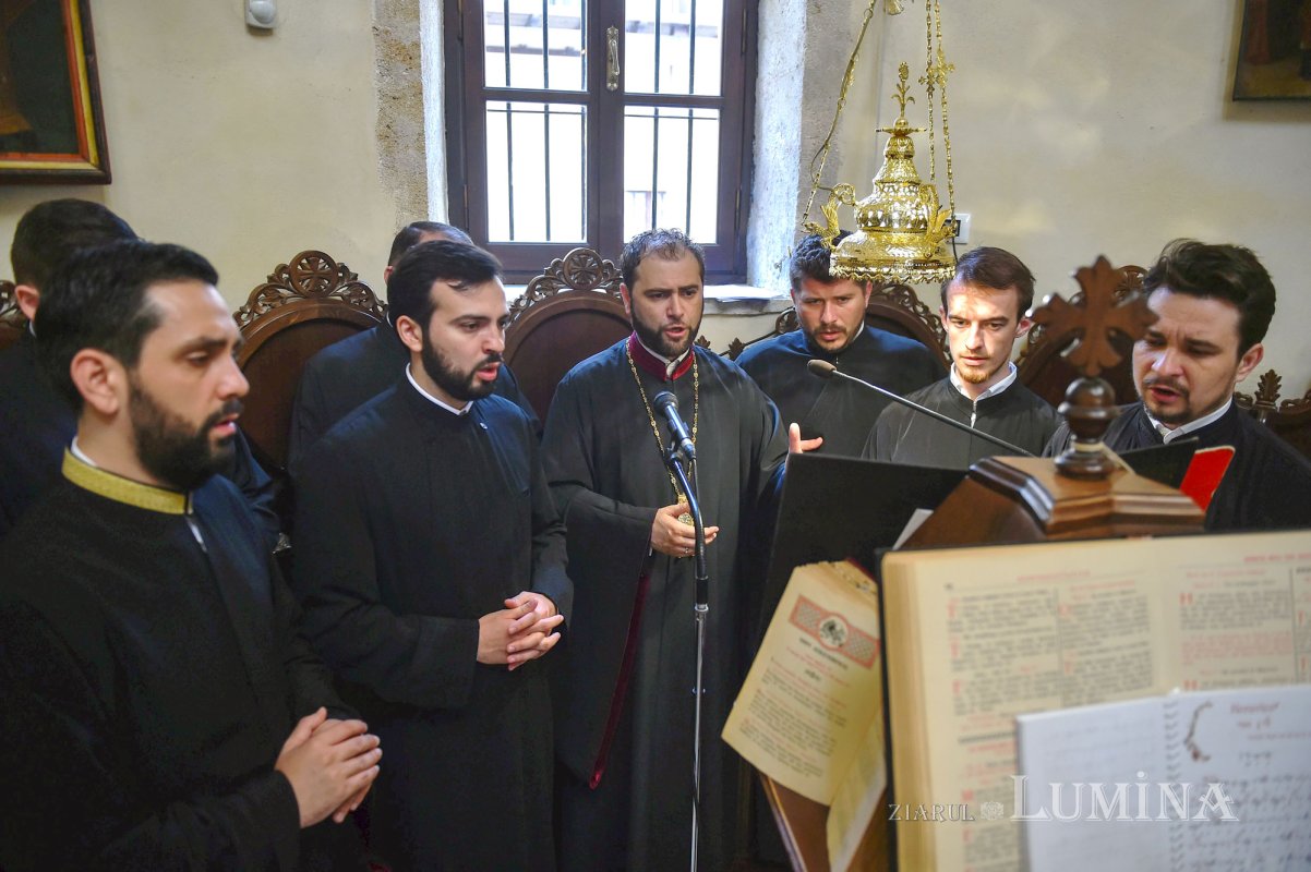 Sfânta Liturghie, săvârșită în limba română la Mănăstirea Gonia 57877